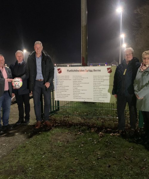 Die Spielvereinigung Berne e. V. freute sich über 2.000 Euro. Damit wurde ein Beitrag geleistet, um die Flutlichtanlage auf LED-Leuchten umzustellen.